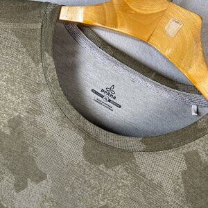 Prana Top Women’s Size XL Camo Printed Long Sleeve Pullover Tee Shirt Athleisure